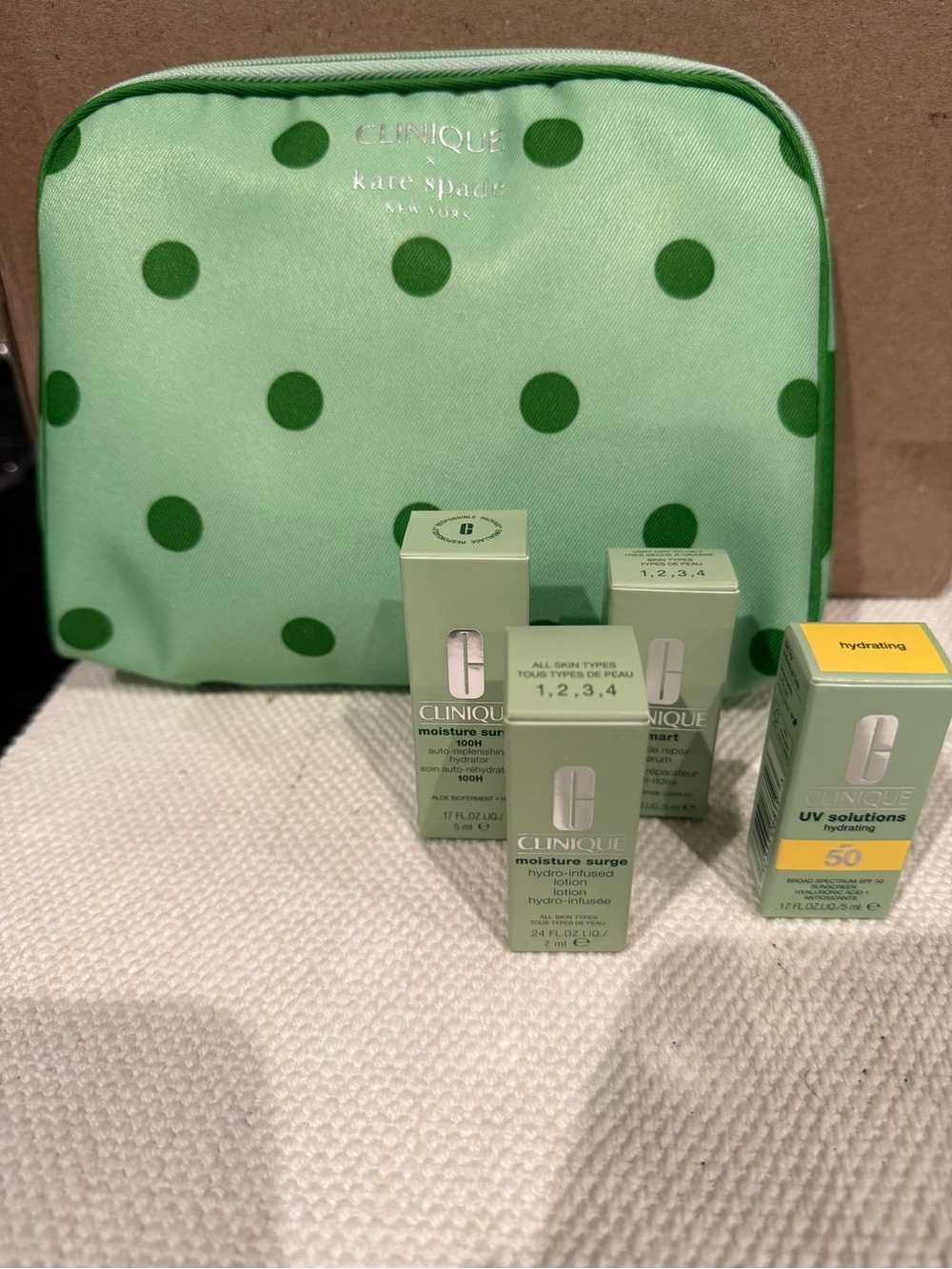 Clinique x Kate Spade Green Polka Dot Cosmetic Pouch with 4 Mini Skincare Items